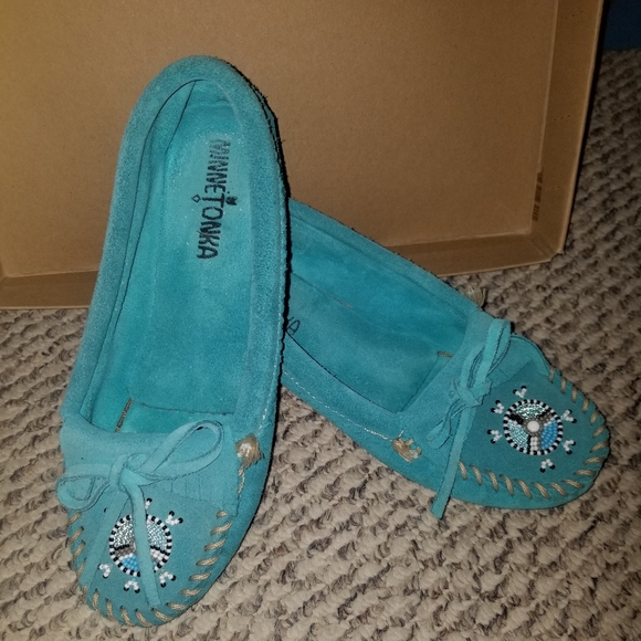 Minnetonka moccassins - Picture 1 of 6